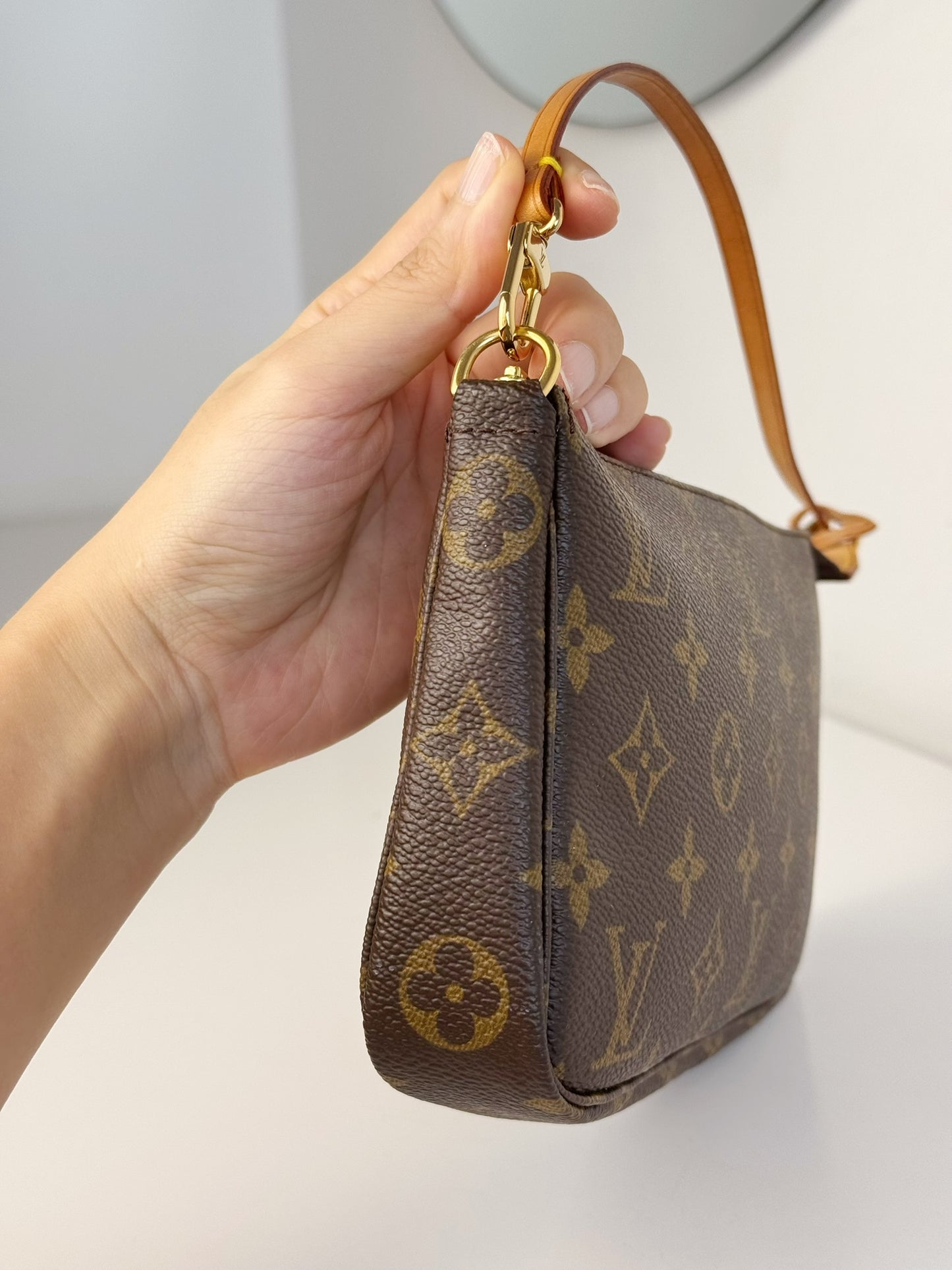 Louis Vuitton Vintage Pochette Accessoires Shoulder Crossbody Bag