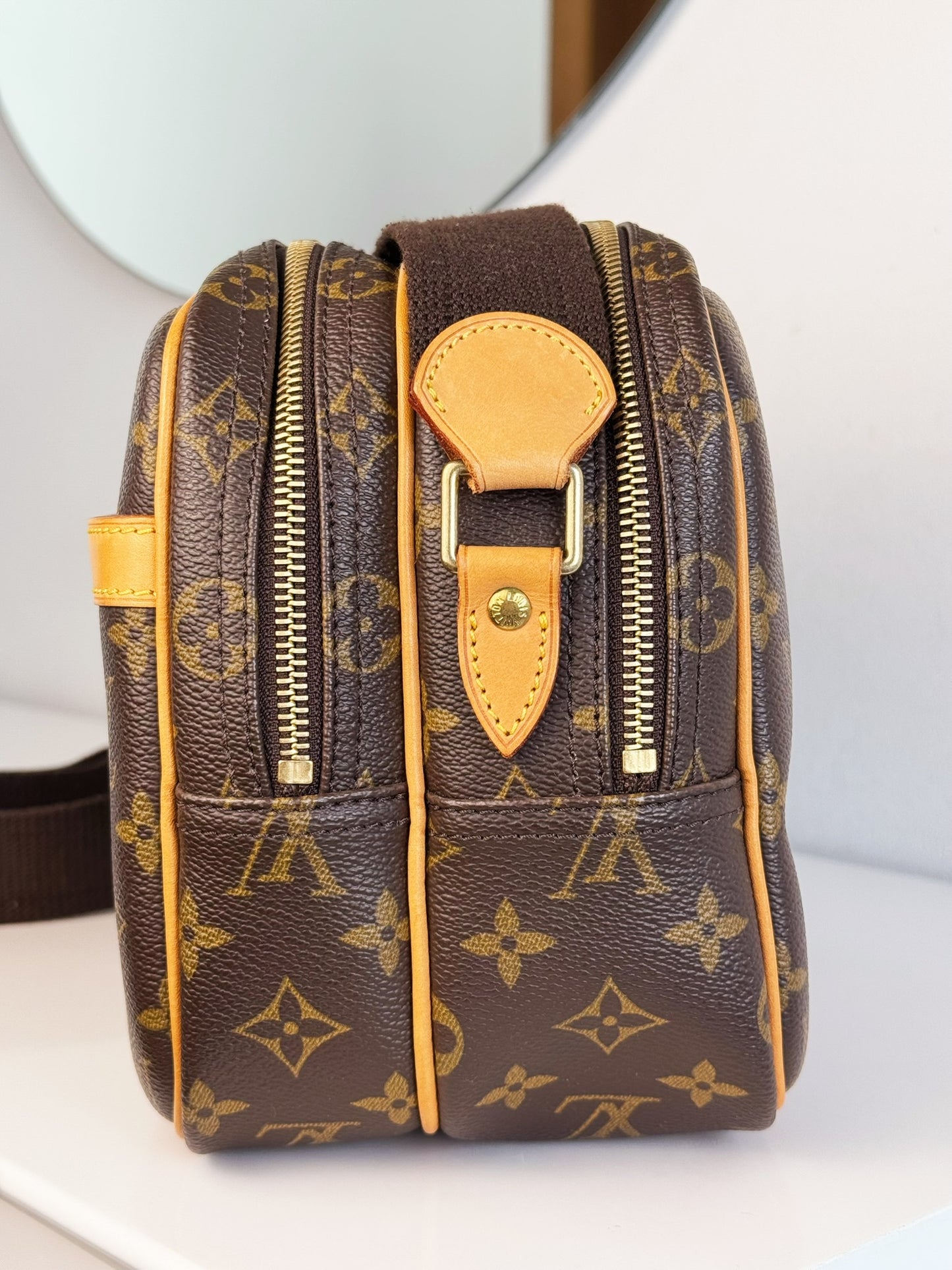 Louis Vuitton Vintage Reporter Shoulder Crossbody Bag