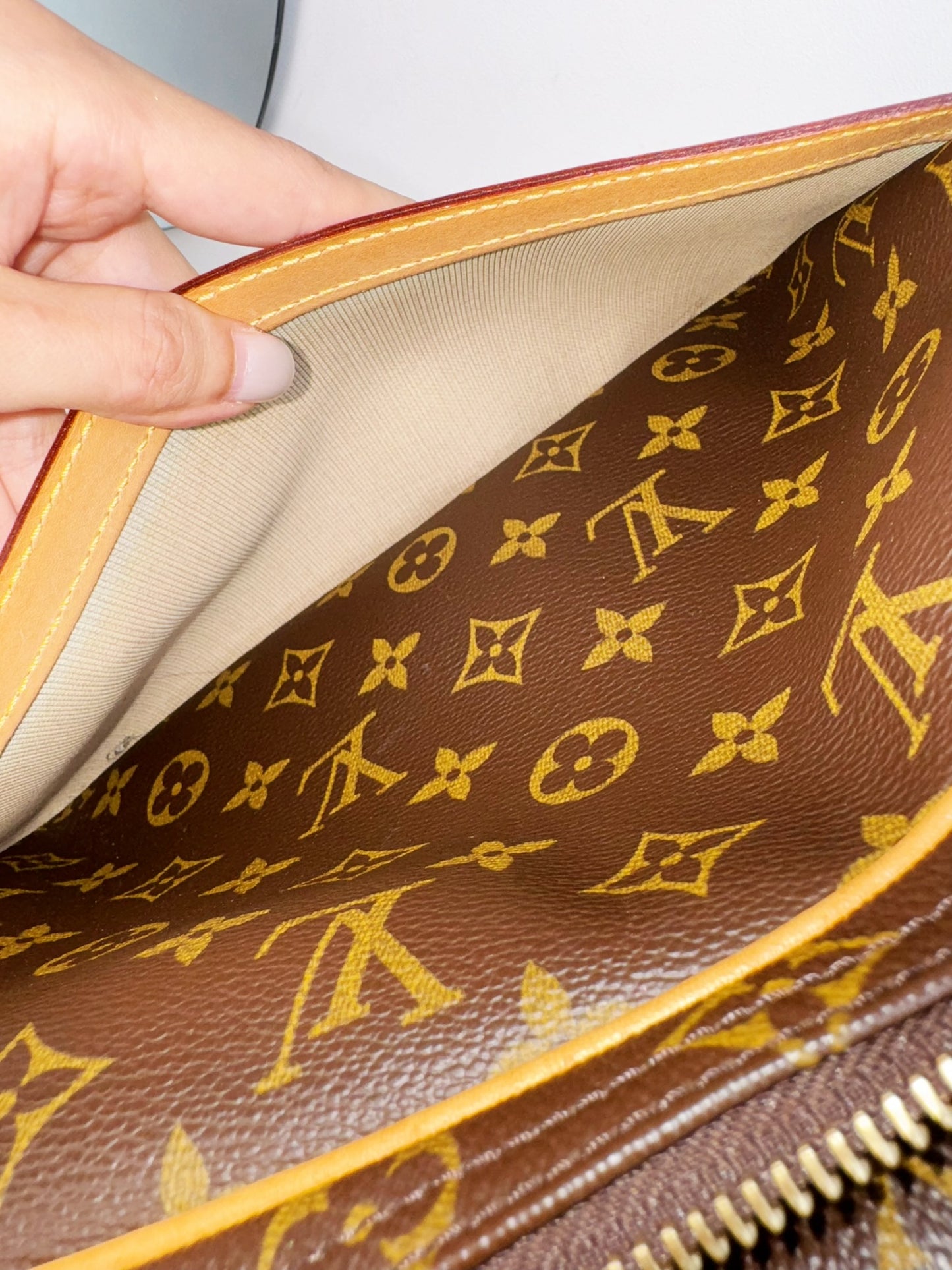 Louis Vuitton Vintage Reporter Shoulder Crossbody Bag