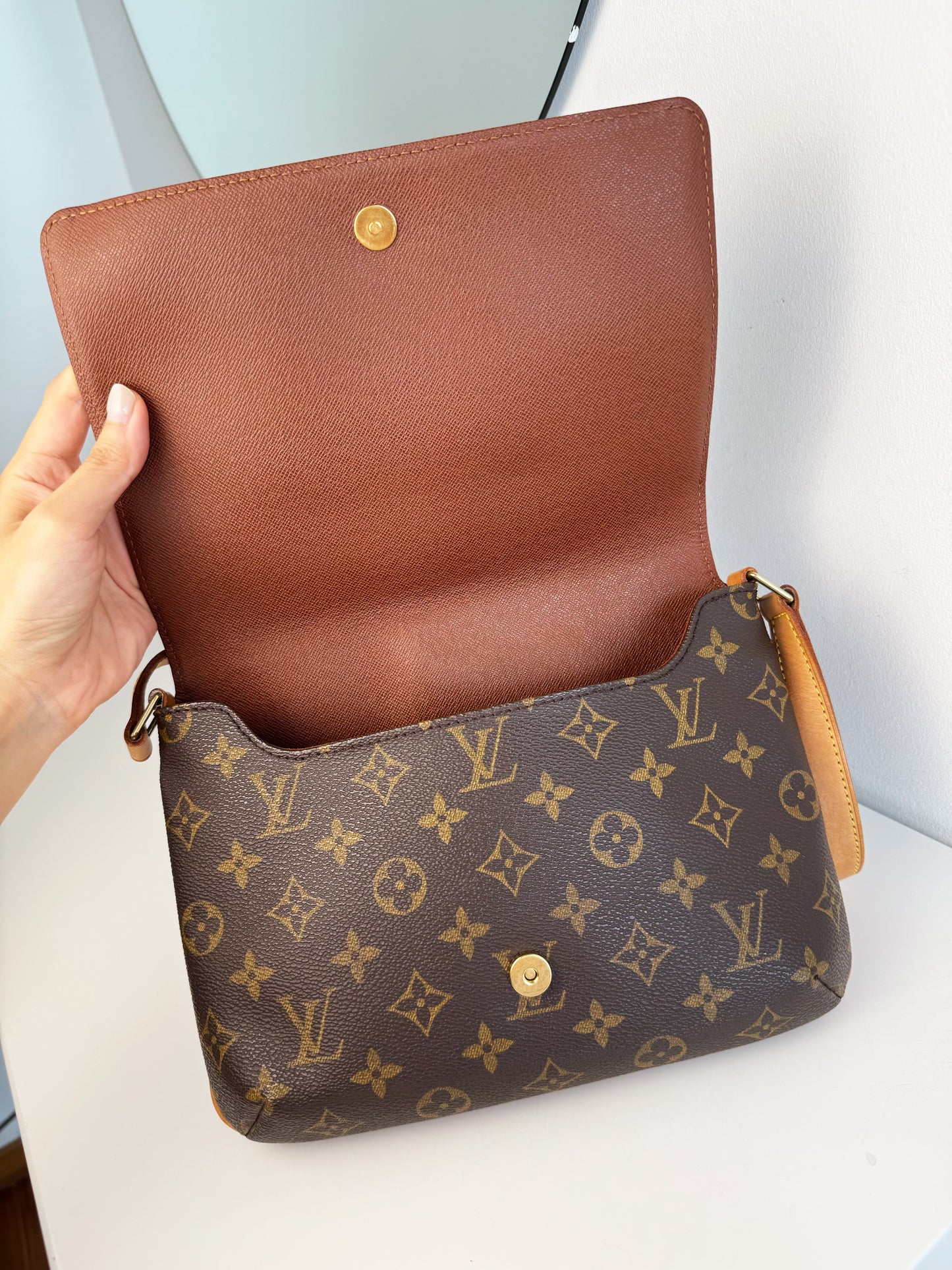 Louis Vuitton Musette Tango Shoulder Crossbody Bag