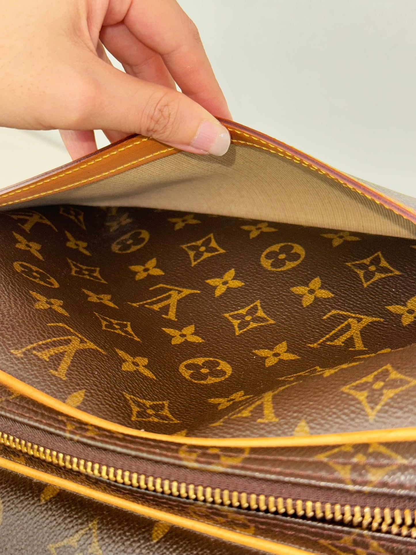 Louis Vuitton Vintage Reporter Shoulder Crossbody Bag