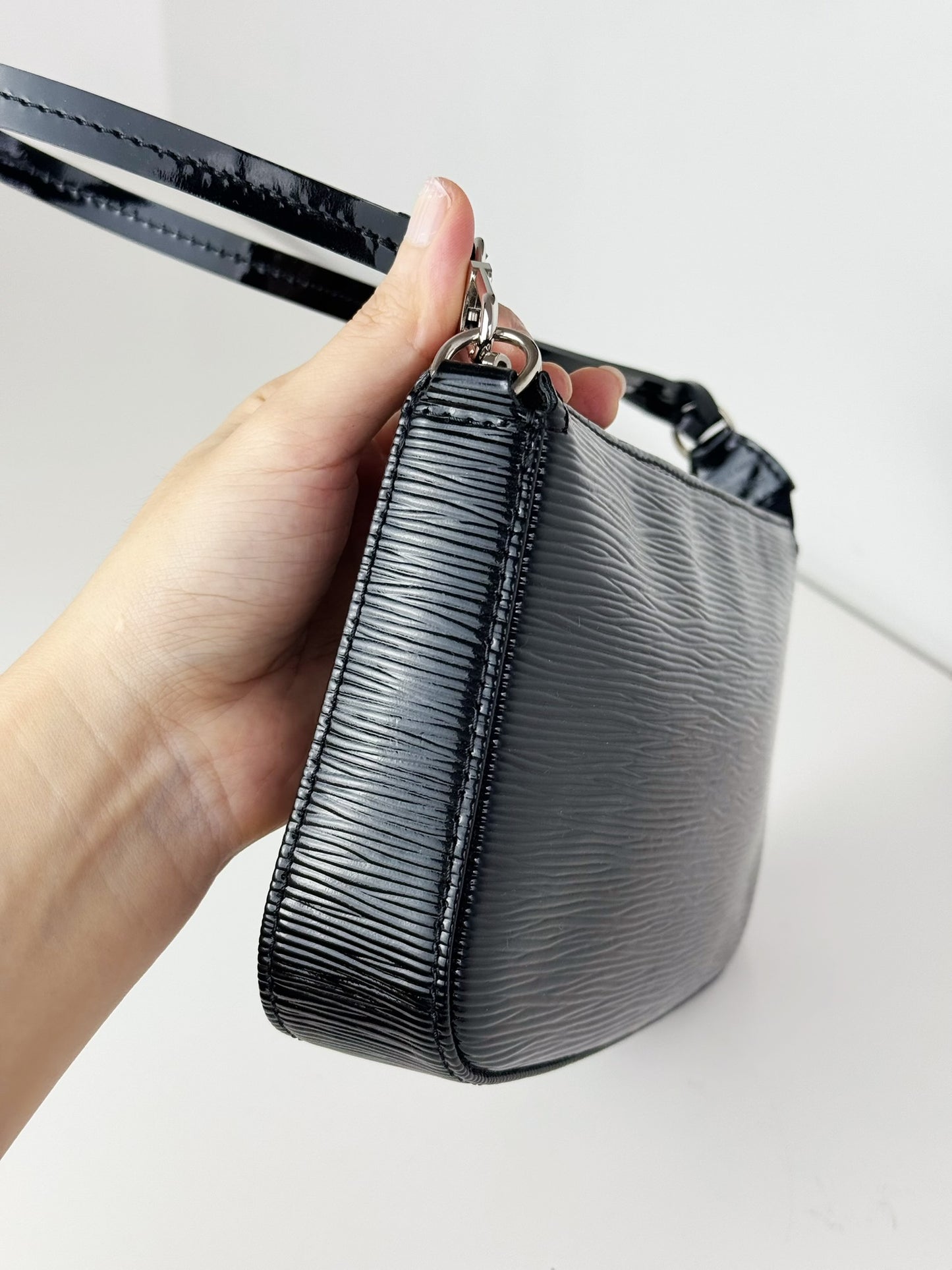 Louis Vuitton Vintage Black Epi Electric Pochette Accessoires Shoulder Bag