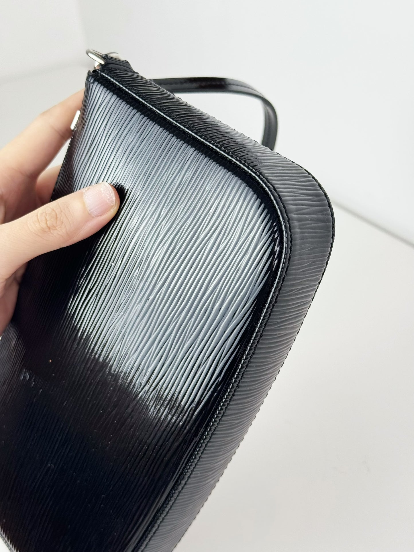 Louis Vuitton Vintage Black Epi Electric Pochette Accessoires Shoulder Bag