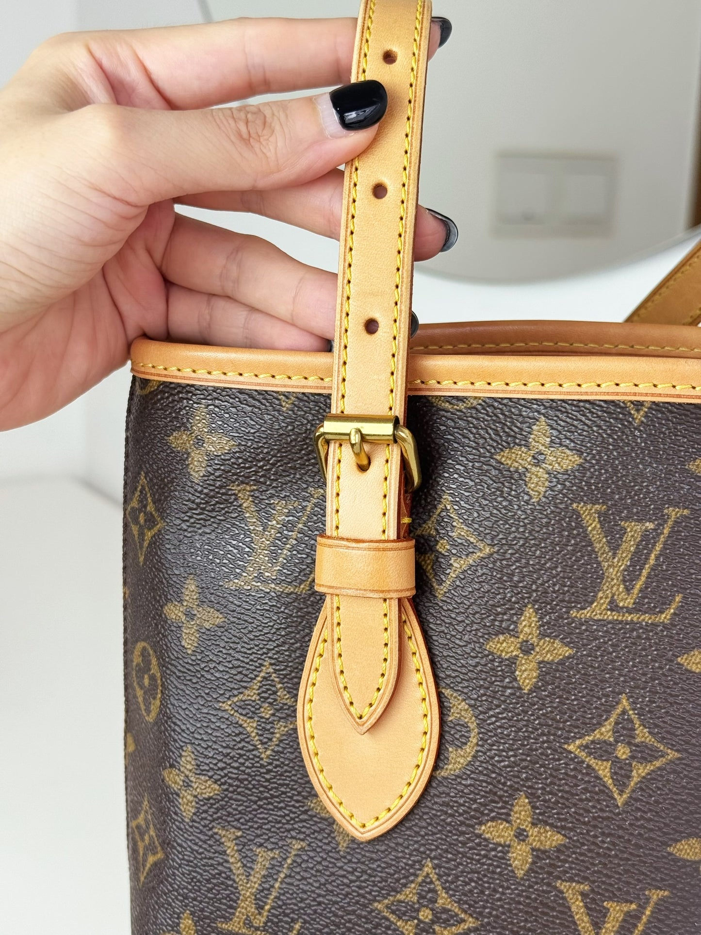Louis Vuitton Vintage Marais Bucket Tote Shoulder Bag
