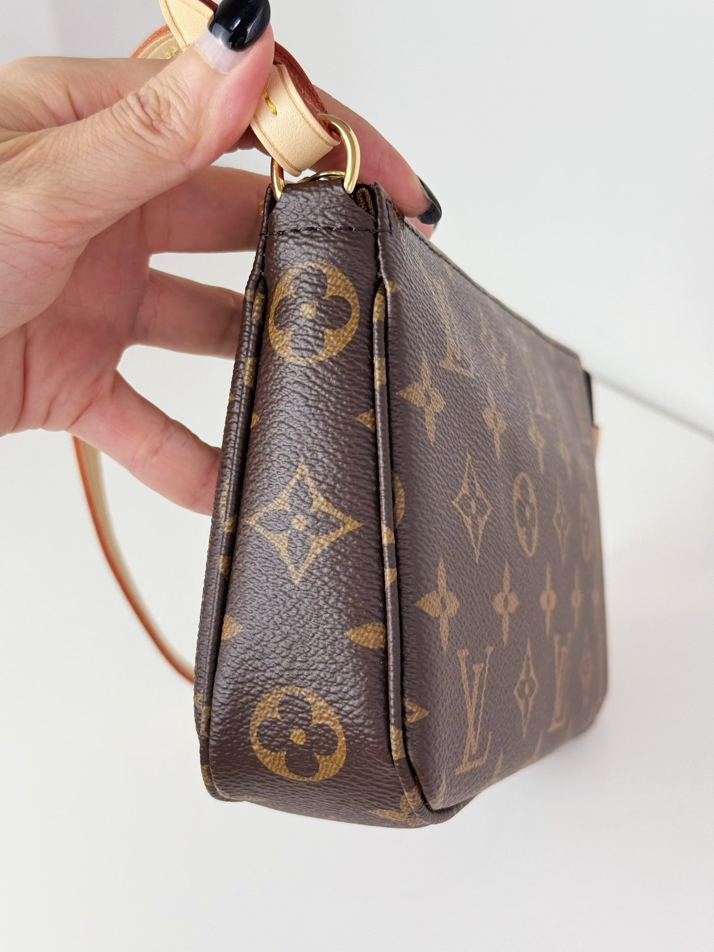 Louis Vuitton Pochette Accessoires Shoulder Crossbody Bag (RFID)
