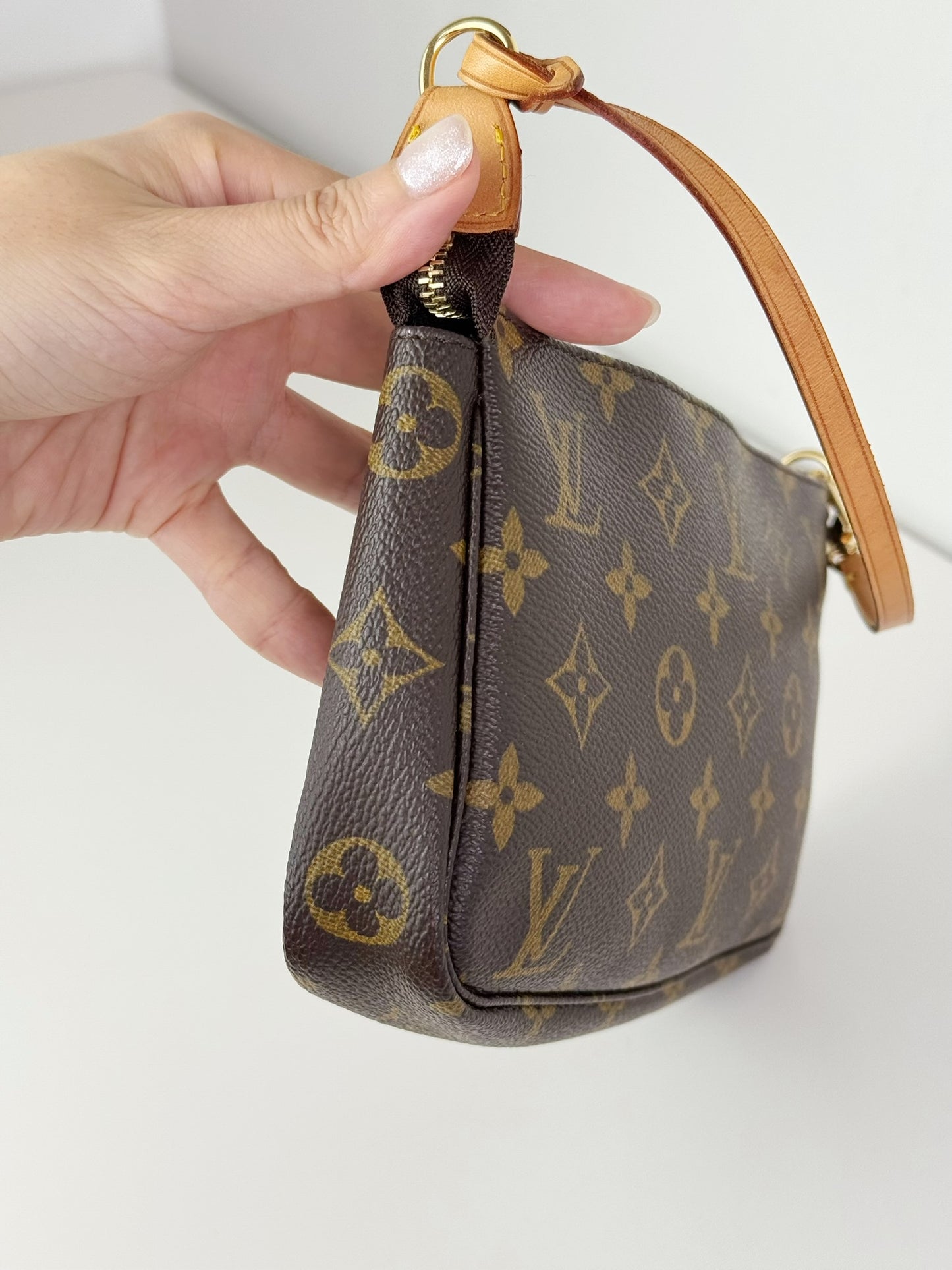 Louis Vuitton Vintage Pochette Accessoires Shoulder Crossbody Bag