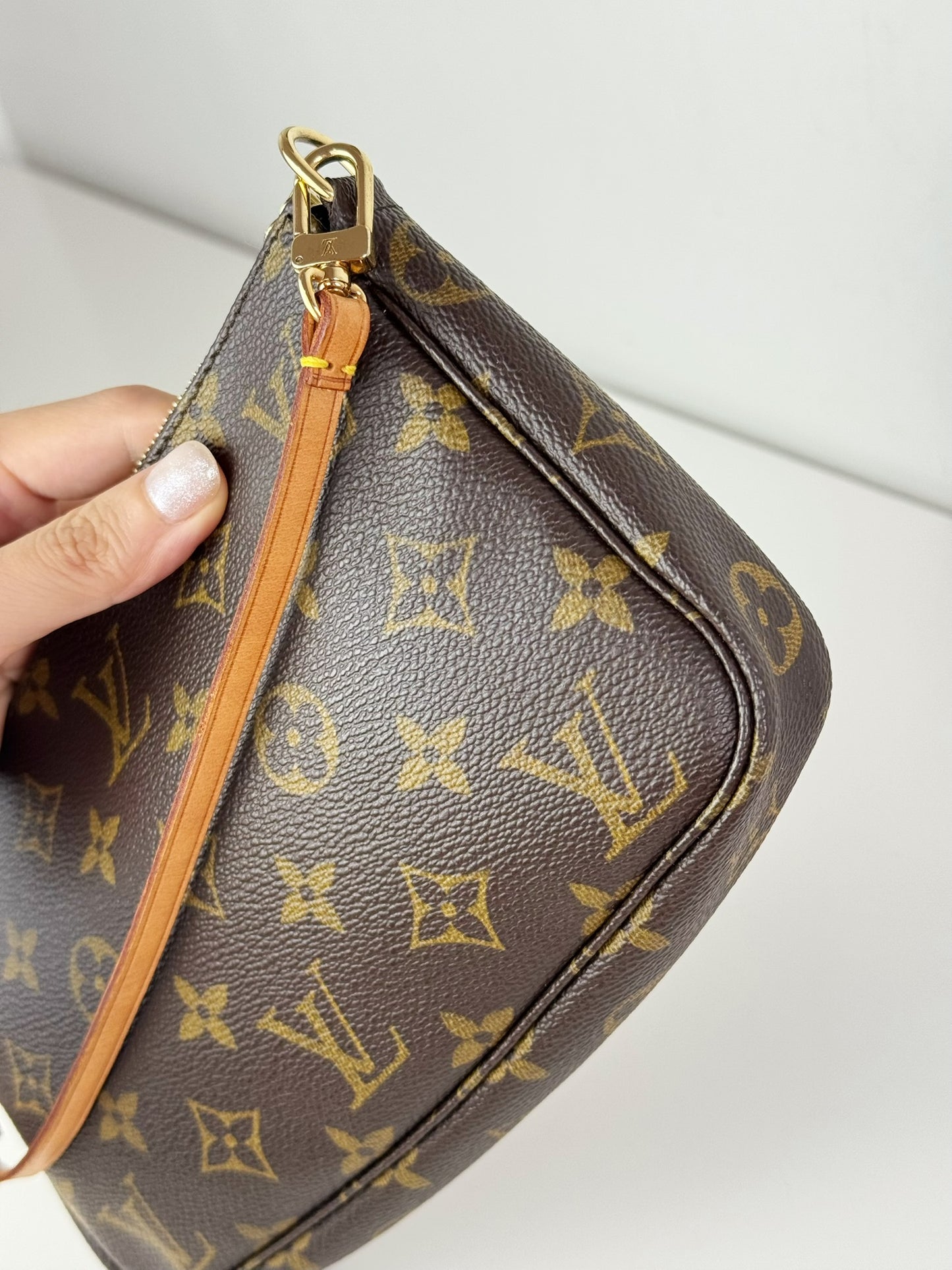 Louis Vuitton Vintage Pochette Accessoires Shoulder Crossbody Bag