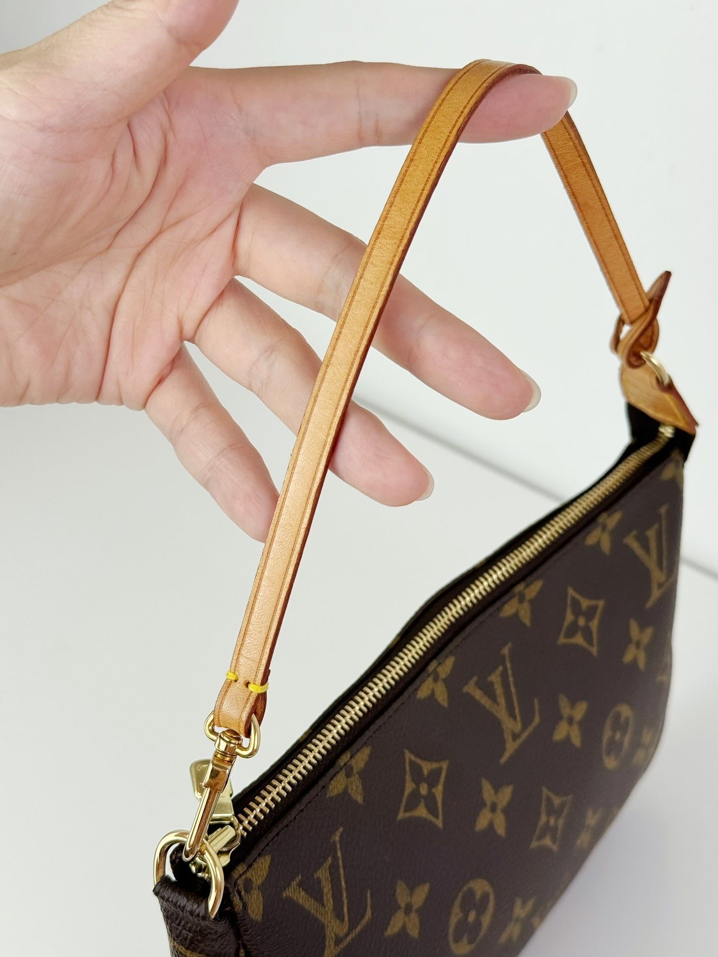 Louis Vuitton Vintage Pochette Accessoires Shoulder Crossbody Bag