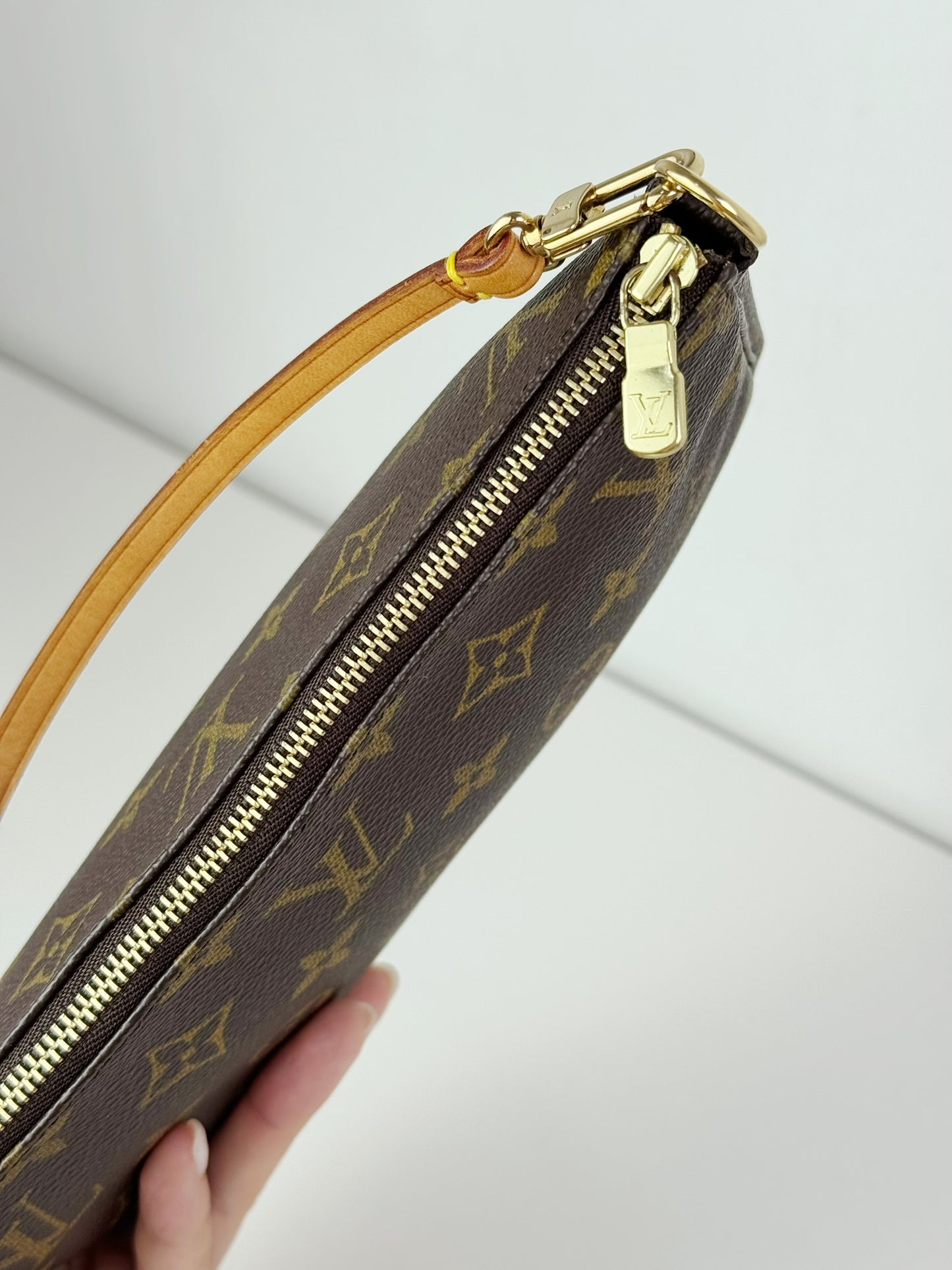 Louis Vuitton Vintage Pochette Accessoires Shoulder Crossbody Bag