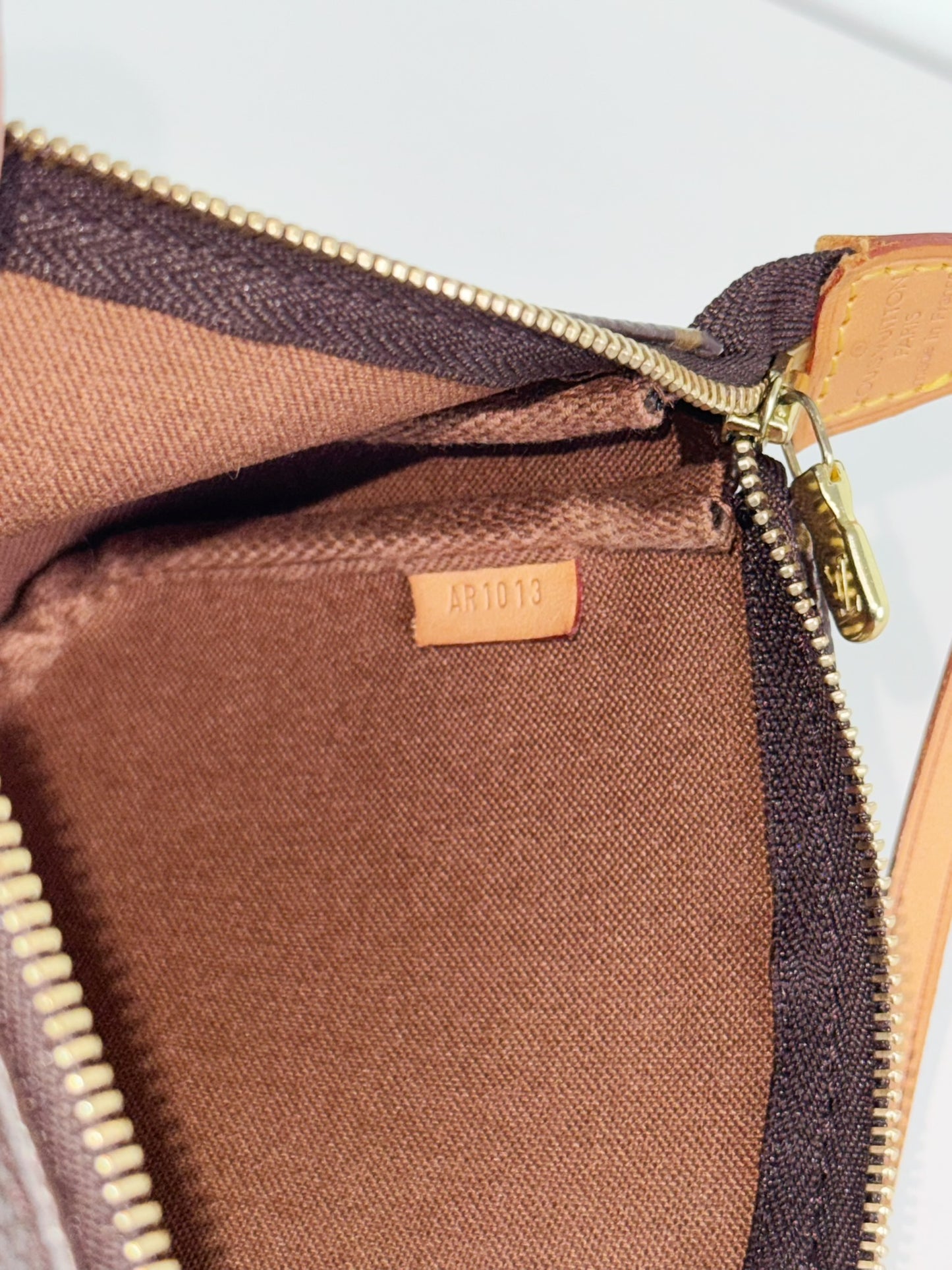 Louis Vuitton Vintage Pochette Accessoires Shoulder Crossbody Bag