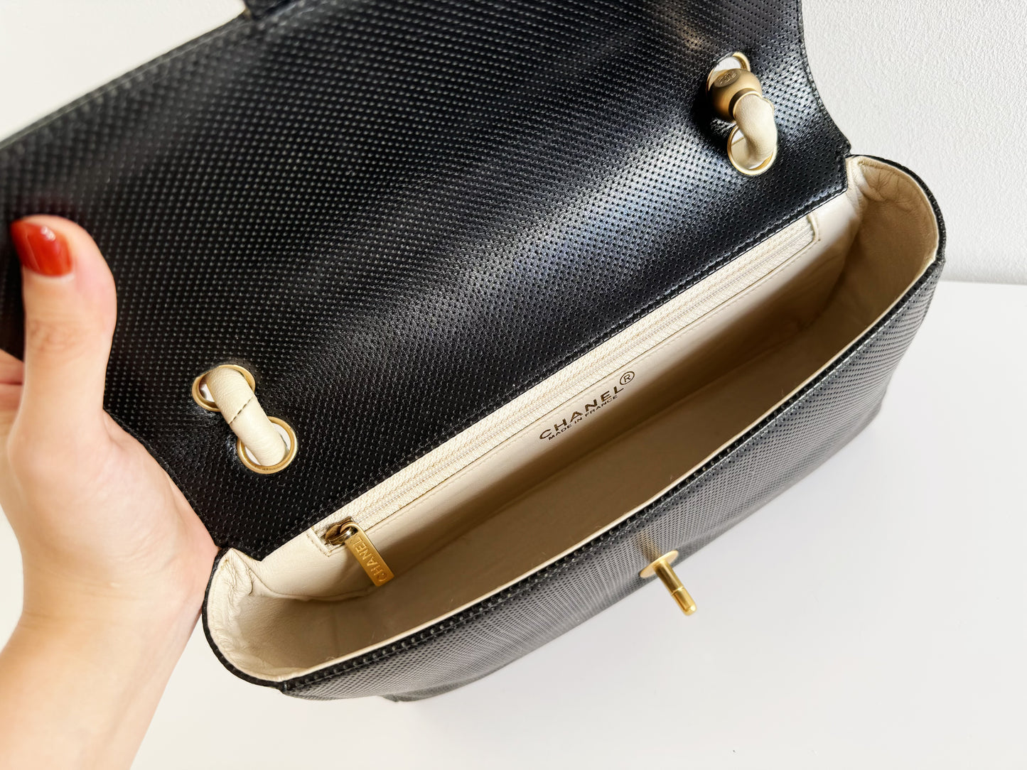 Chanel Vintage Punch Leather Flap 25 Shoulder Crossbody Bag
