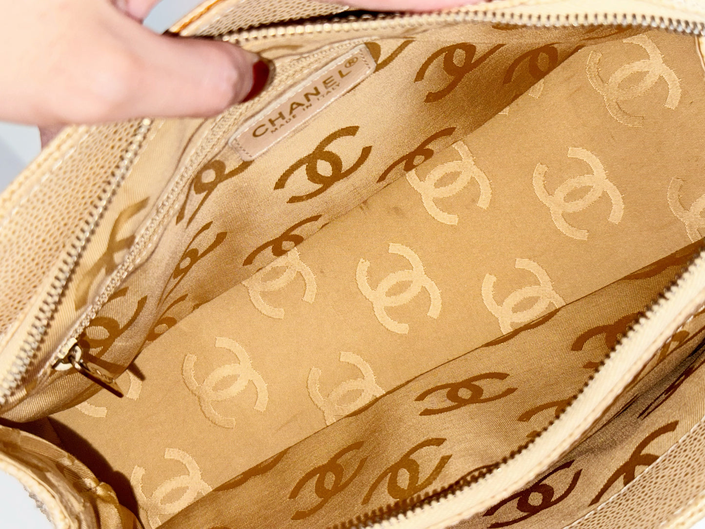 Chanel Vintage Caviar Shoulder Tote Bag