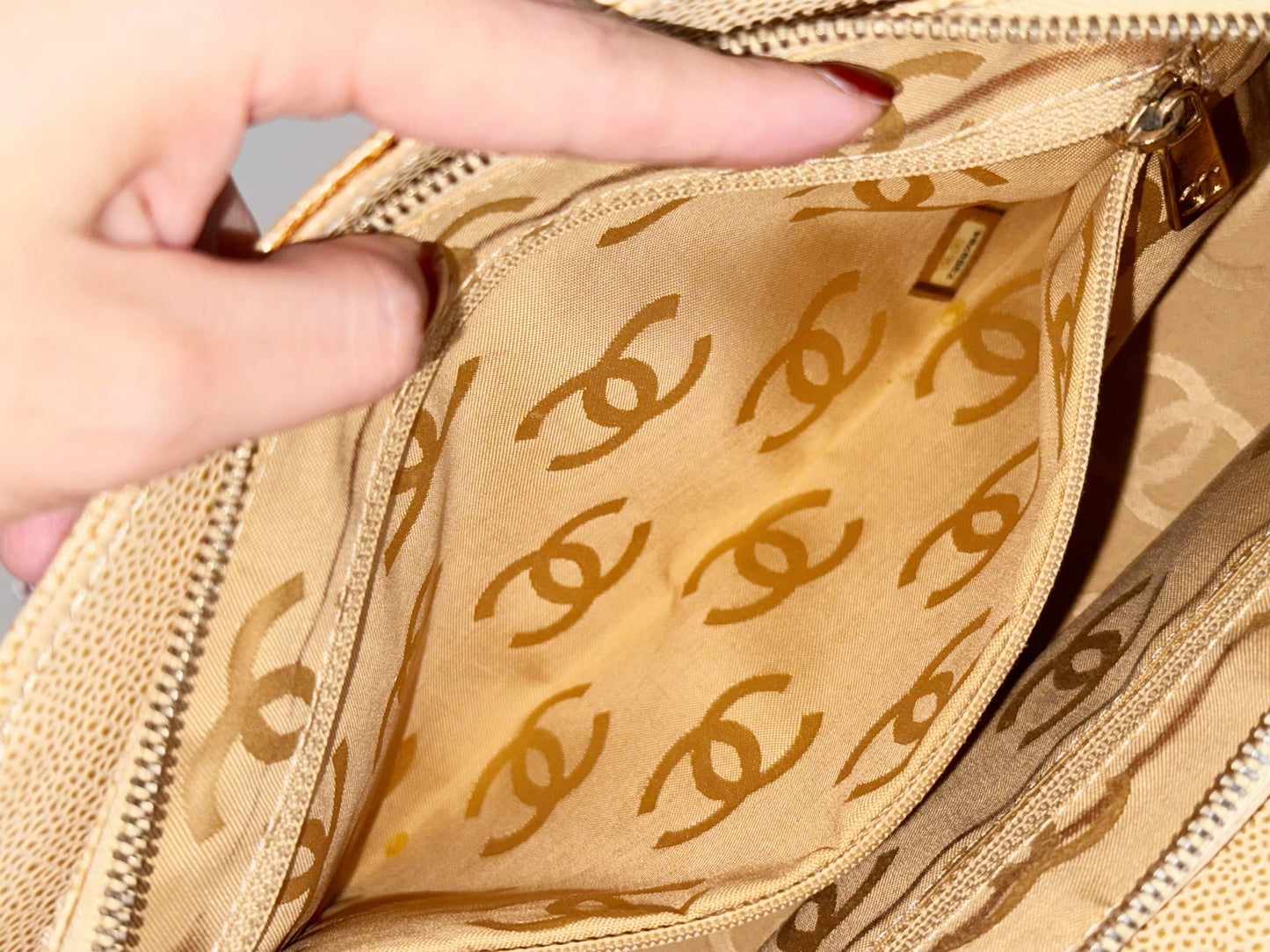 Chanel Vintage Caviar Shoulder Tote Bag