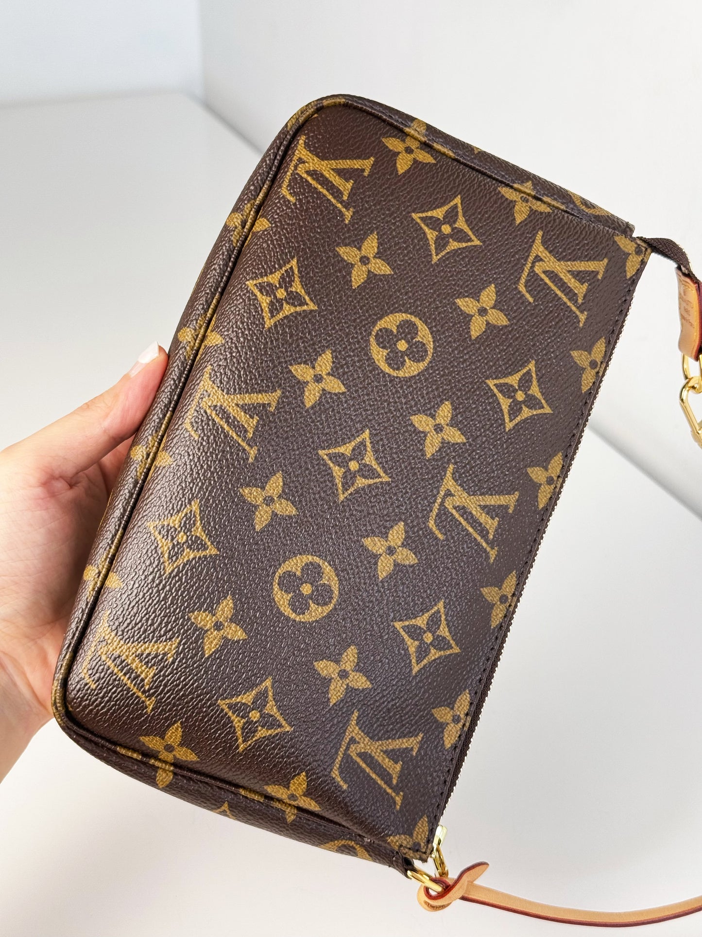 Louis Vuitton Vintage Pochette Accessoires Shoulder Crossbody Bag
