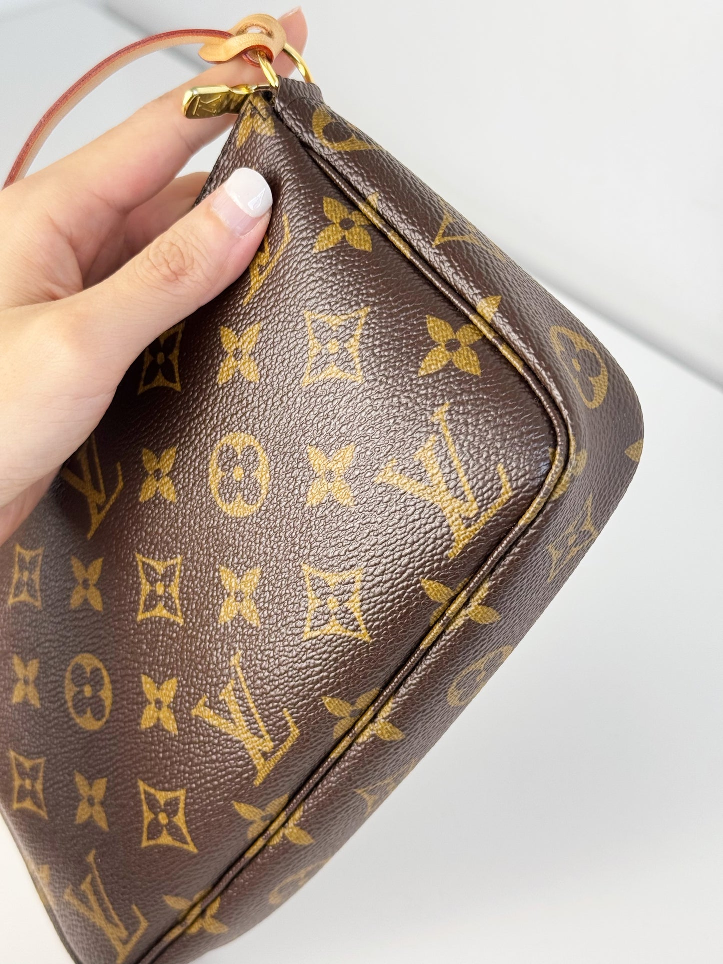 Louis Vuitton Vintage Pochette Accessoires Shoulder Crossbody Bag