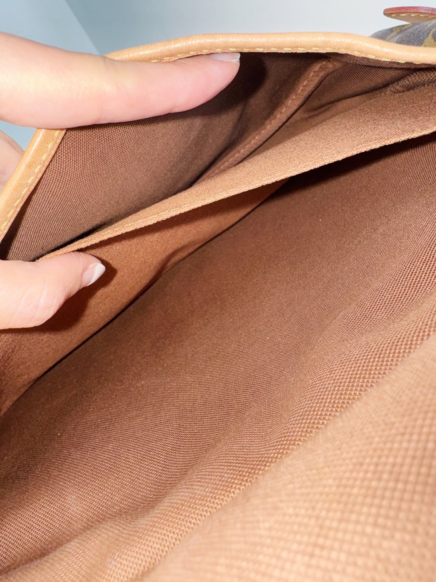 Louis Vuitton Vintage Saurmur 30 Shoulder Crossbody Bag
