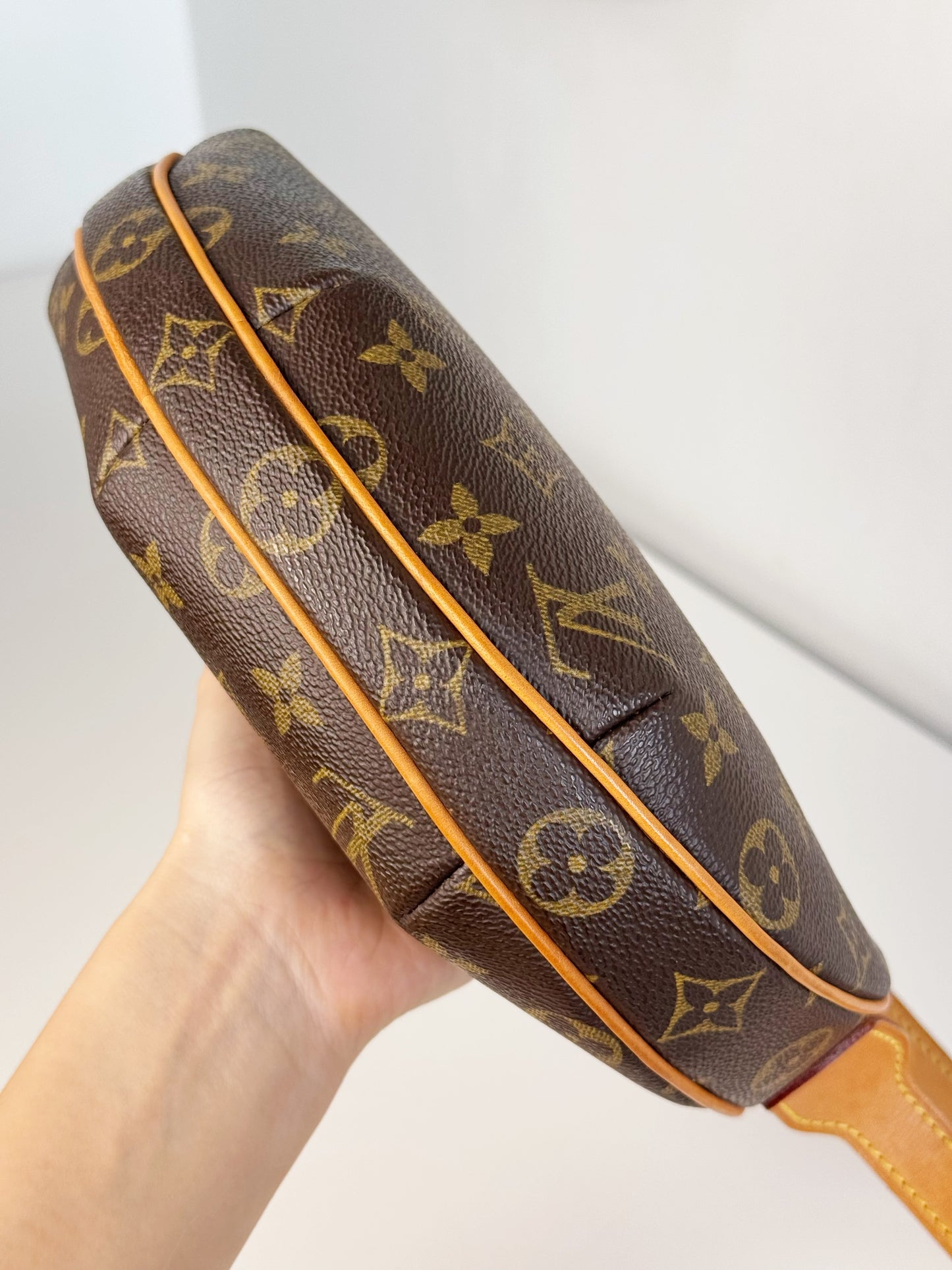 Louis Vuitton Vintage Croissant PM Shoulder Bag