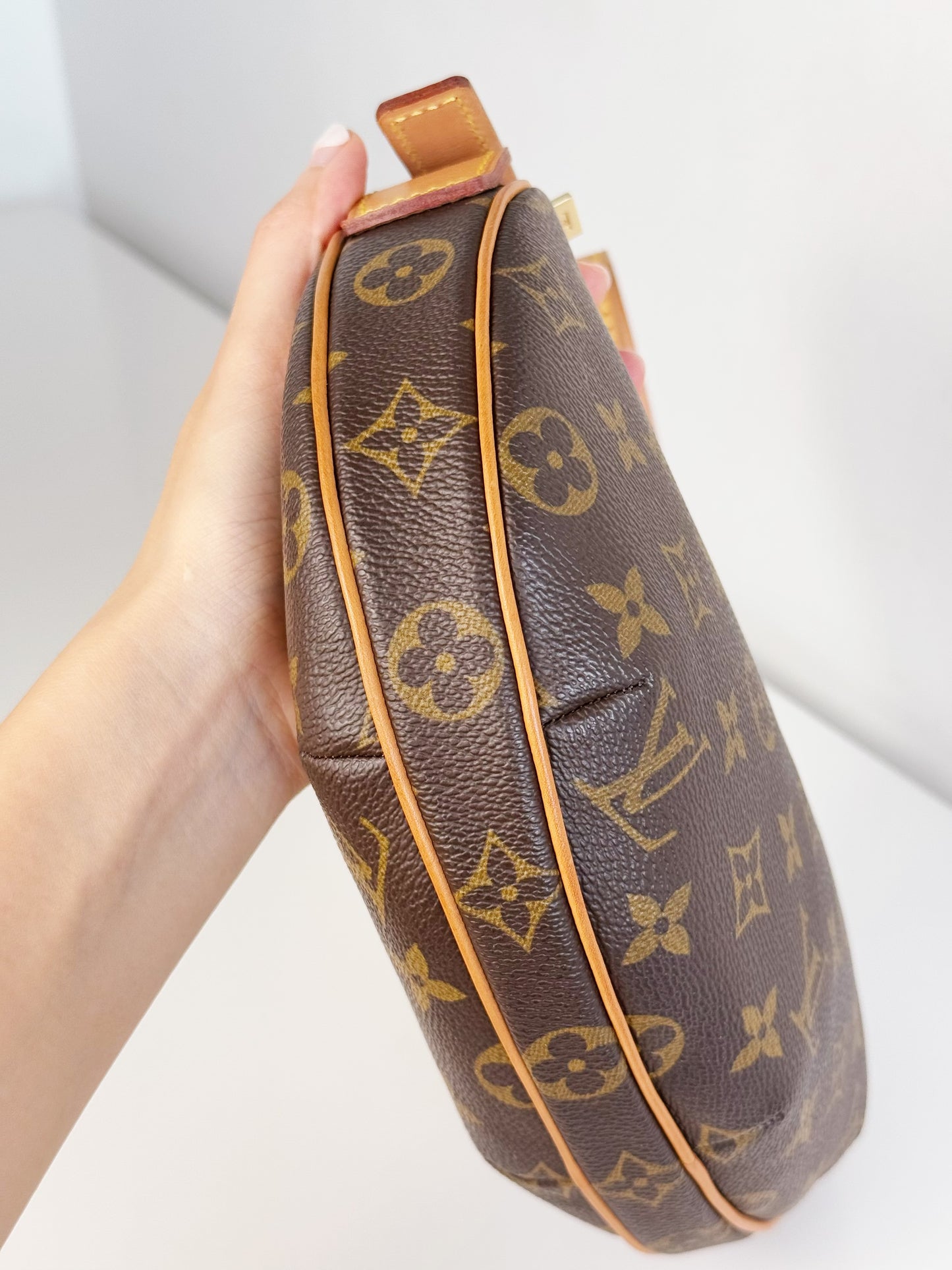 Louis Vuitton Vintage Croissant PM Shoulder Bag