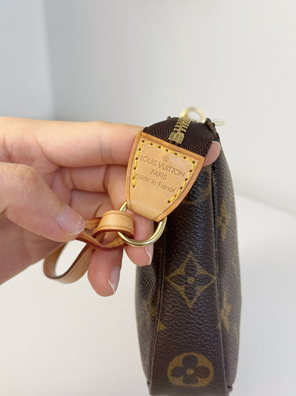 Louis Vuitton Vintage Pochette Accessoires Shoulder Crossbody Bag