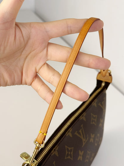 Louis Vuitton Vintage Pochette Accessoires Shoulder Crossbody Bag