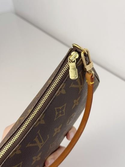 Louis Vuitton Vintage Pochette Accessoires Shoulder Crossbody Bag