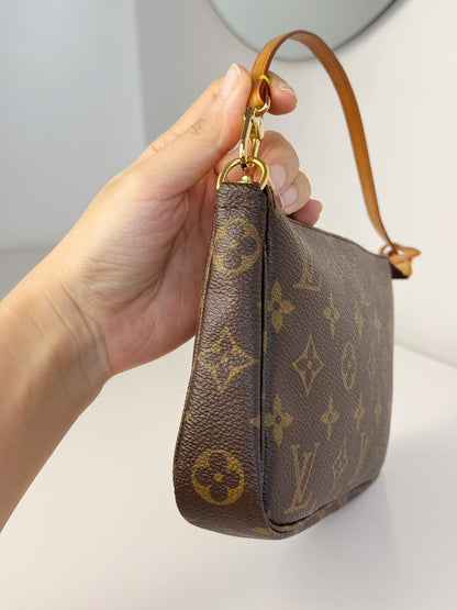 Louis Vuitton Vintage Pochette Accessoires Shoulder Crossbody Bag