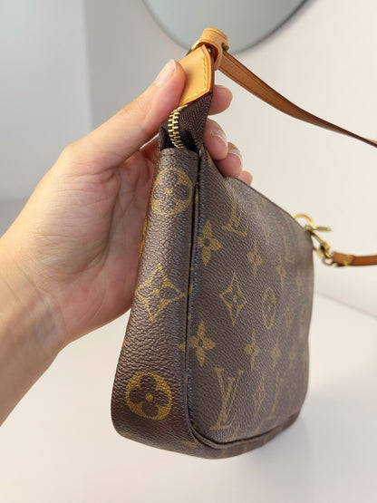 Louis Vuitton Vintage Pochette Accessoires Shoulder Crossbody Bag