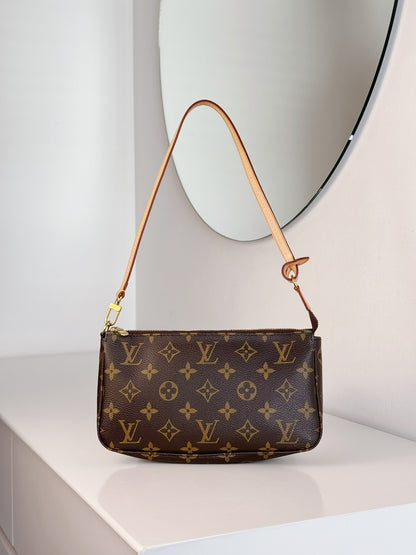 Louis Vuitton Pochette Accessoires Shoulder Crossbody Bag