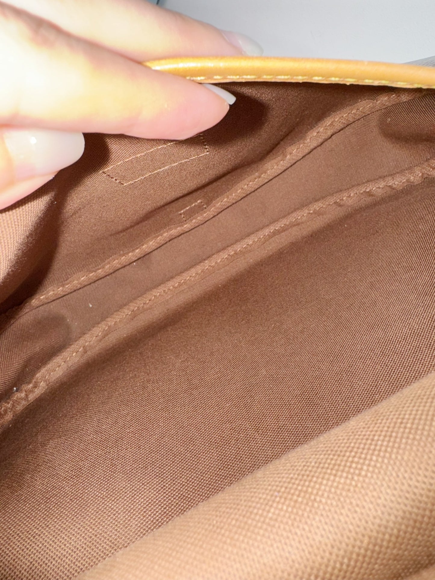 Louis Vuitton Vintage Saumur 30 Shoulder Crossbody Bag