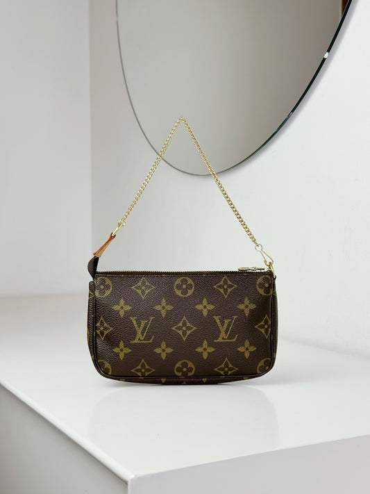Louis Vuitton Vintage Medium Pochette Accessoires Shoulder Crossbody Bag
