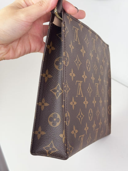 Louis Vuitton Vintage Toiletry 26 Handbag Crossbody Bag (RFID)