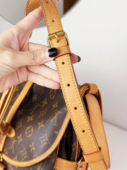 Louis Vuitton Vintage Saumur 30 Shoulder Crossbody Bag