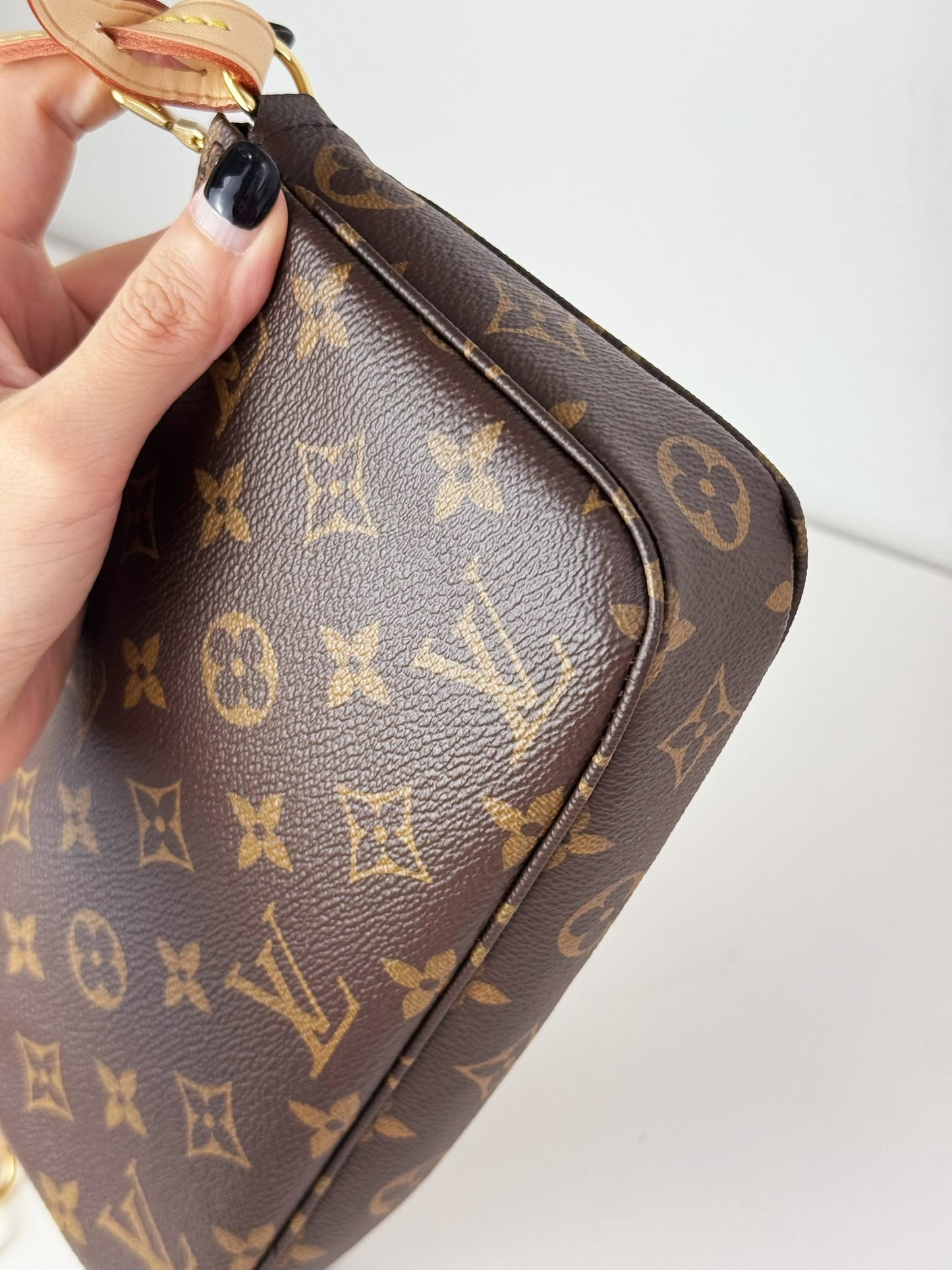 Louis Vuitton Pochette Accessoires Shoulder Crossbody Bag (RFID)