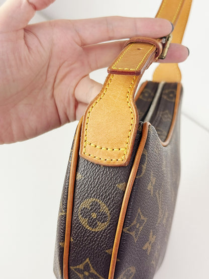 Louis Vuitton Vintage Croissant PM Shoulder Bag
