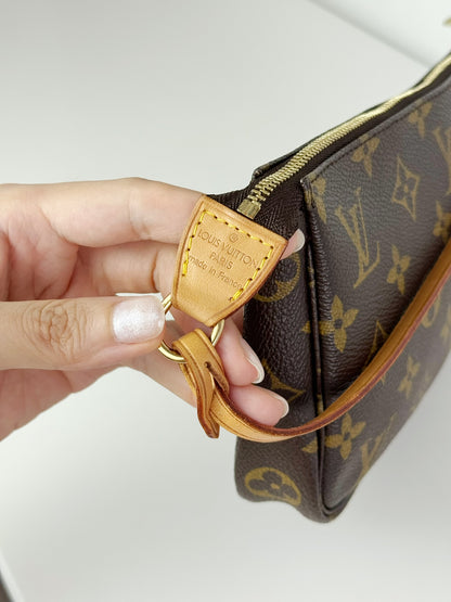 Louis Vuitton Vintage Pochette Accessoires Shoulder Crossbody Bag