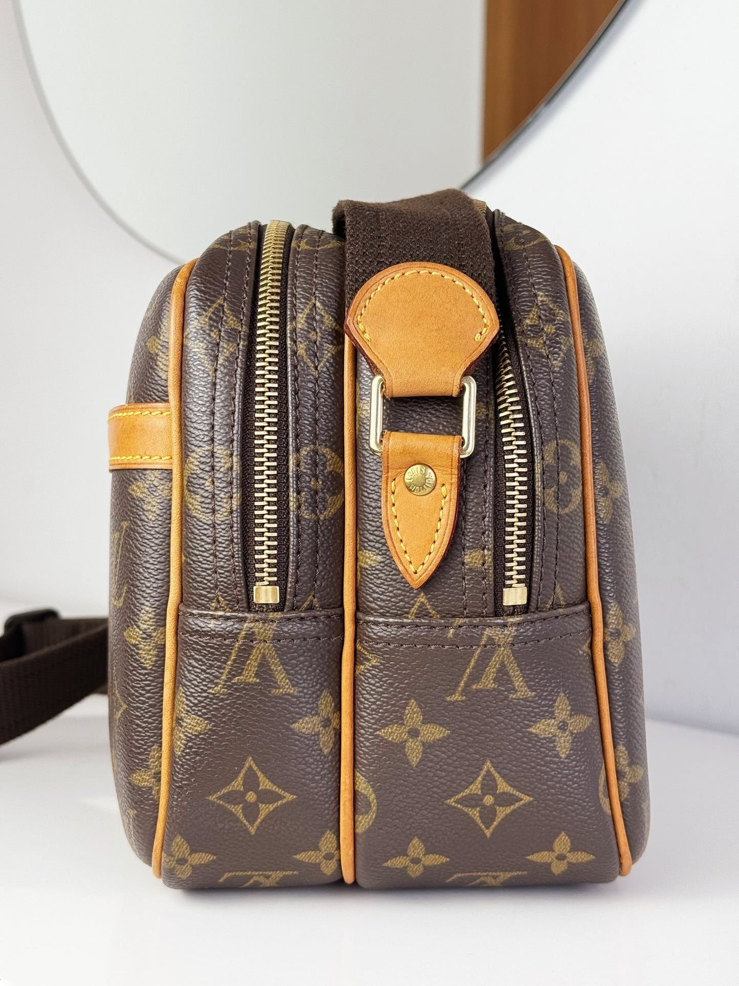 Louis Vuitton Vintage Reporter Shoulder Crossbody Bag
