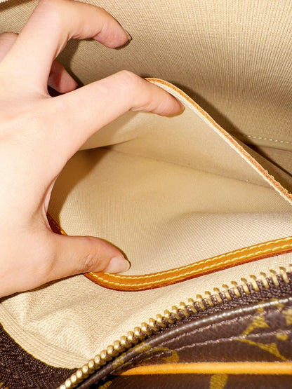 Louis Vuitton Vintage Reporter Shoulder Crossbody Bag
