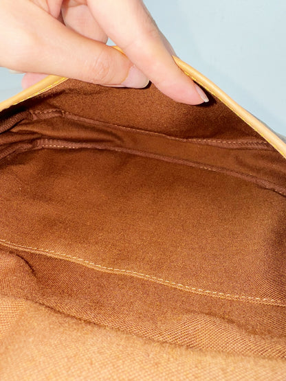 Louis Vuitton Vintage Saumur 30 Shoulder Crossbody Bag