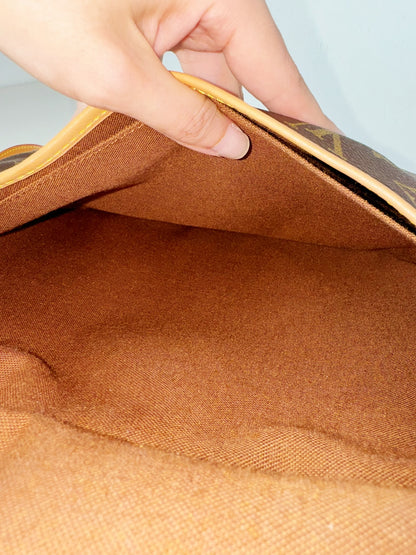 Louis Vuitton Vintage Saumur 30 Shoulder Crossbody Bag