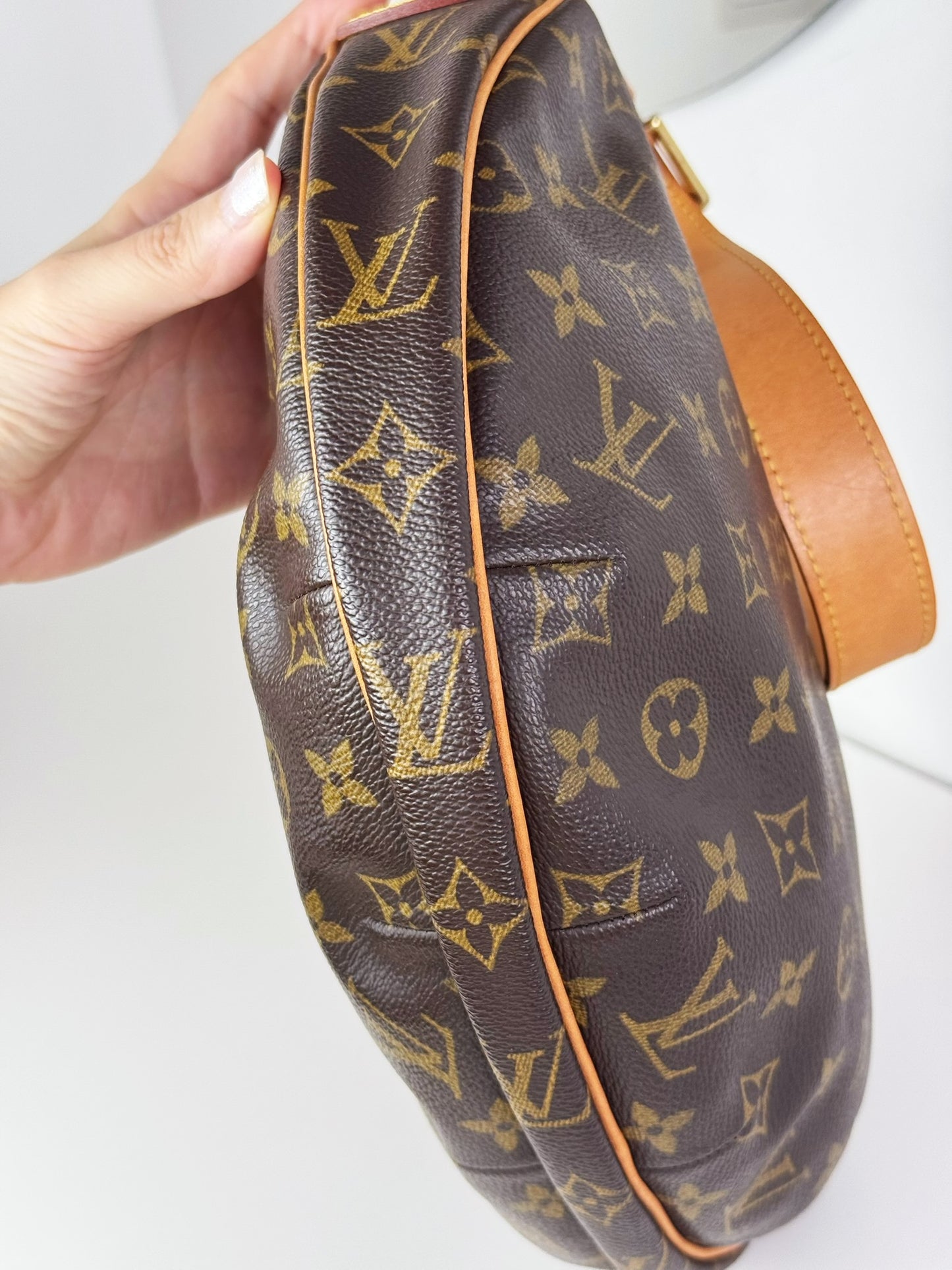 Louis Vuitton Vintage Croissant MM Shoulder Bag
