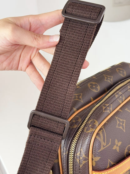 Louis Vuitton Vintage Reporter Shoulder Crossbody Bag