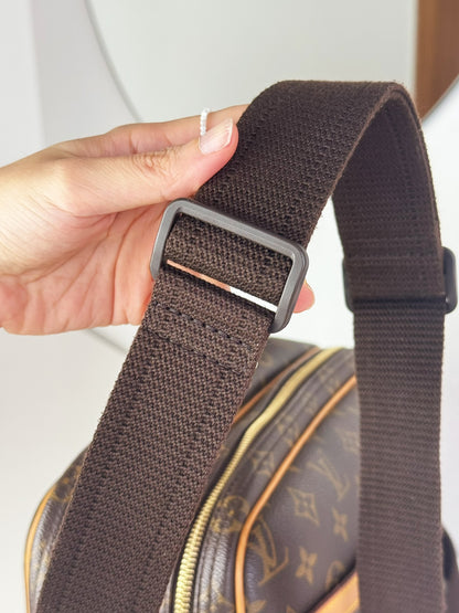 Louis Vuitton Vintage Reporter Shoulder Crossbody Bag