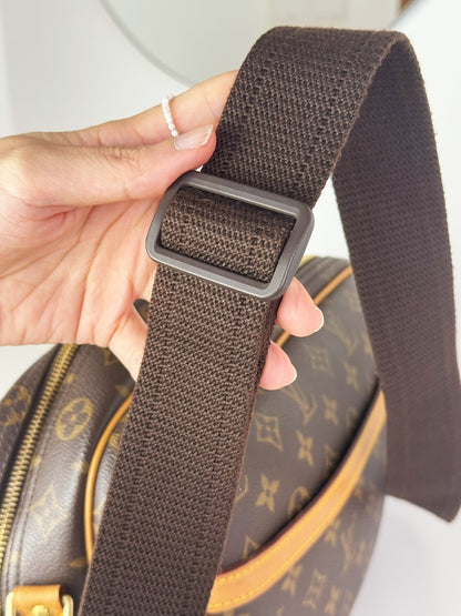 Louis Vuitton Vintage Reporter Shoulder Crossbody Bag