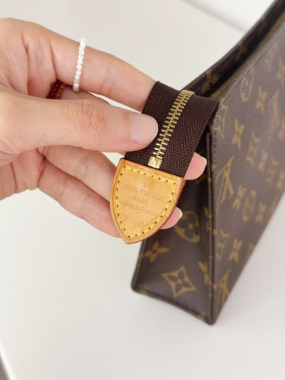 Louis Vuitton Vintage Toiletry 19 Handbag Pouch