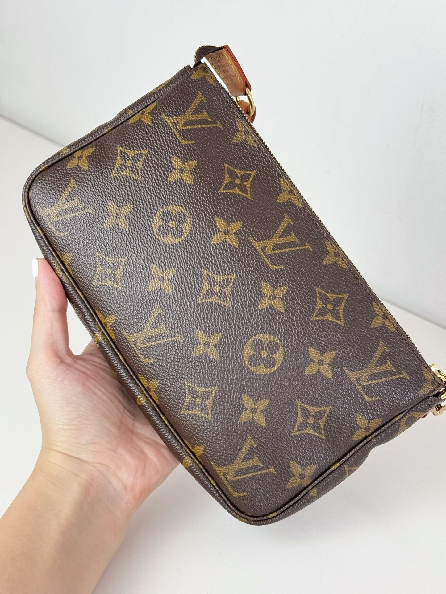 Louis Vuitton Vintage Pochette Accessoires Shoulder Crossbody Bag