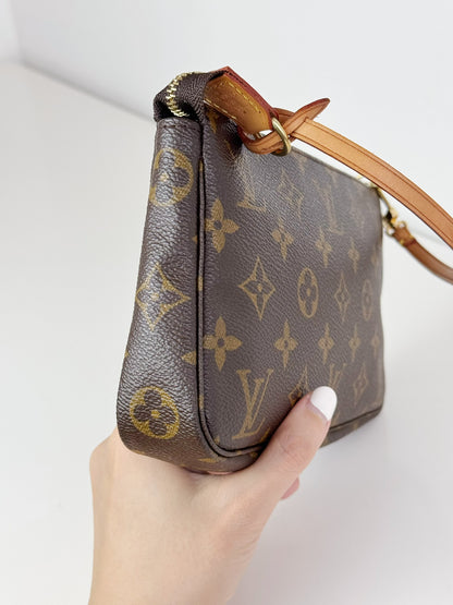 Louis Vuitton Vintage Pochette Accessoires Shoulder Crossbody Bag