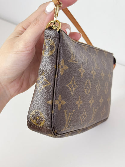 Louis Vuitton Vintage Pochette Accessoires Shoulder Crossbody Bag