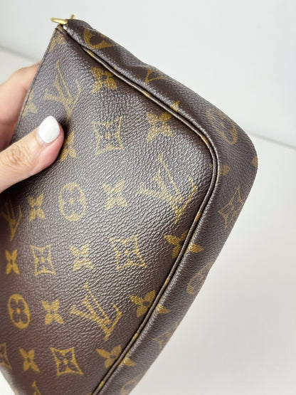 Louis Vuitton Vintage Pochette Accessoires Shoulder Crossbody Bag