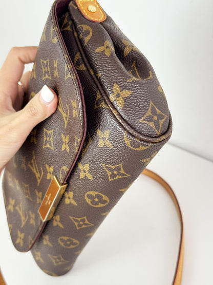 Louis Vuitton Vintage Favorite MM Shoulder Crossbody Bag