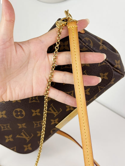 Louis Vuitton Vintage Favorite MM Shoulder Crossbody Bag